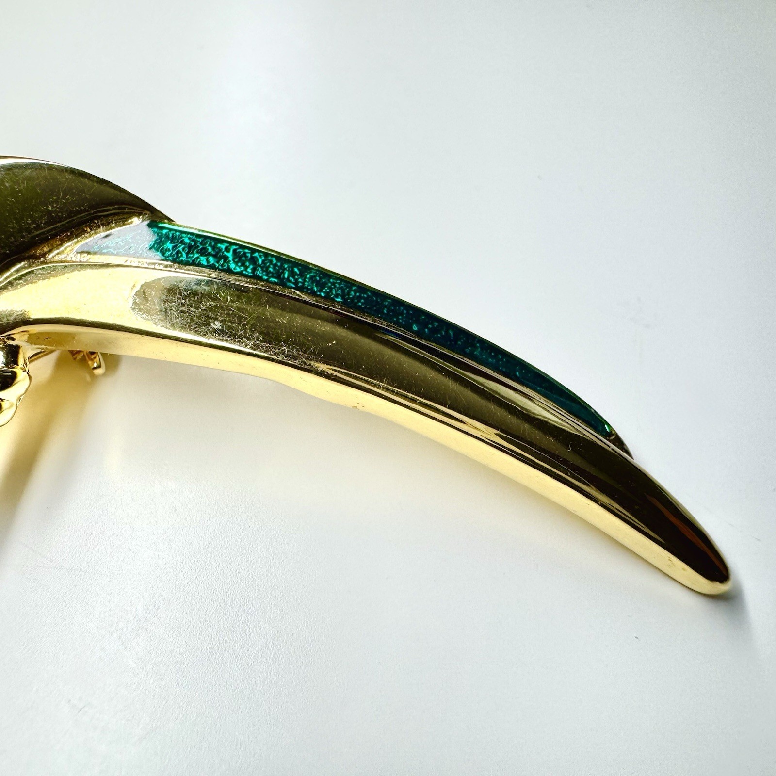 Vtg LIZ CLAIBORNE LC – PARROT Brooch – Colorful Enamel – Polished Gold plate