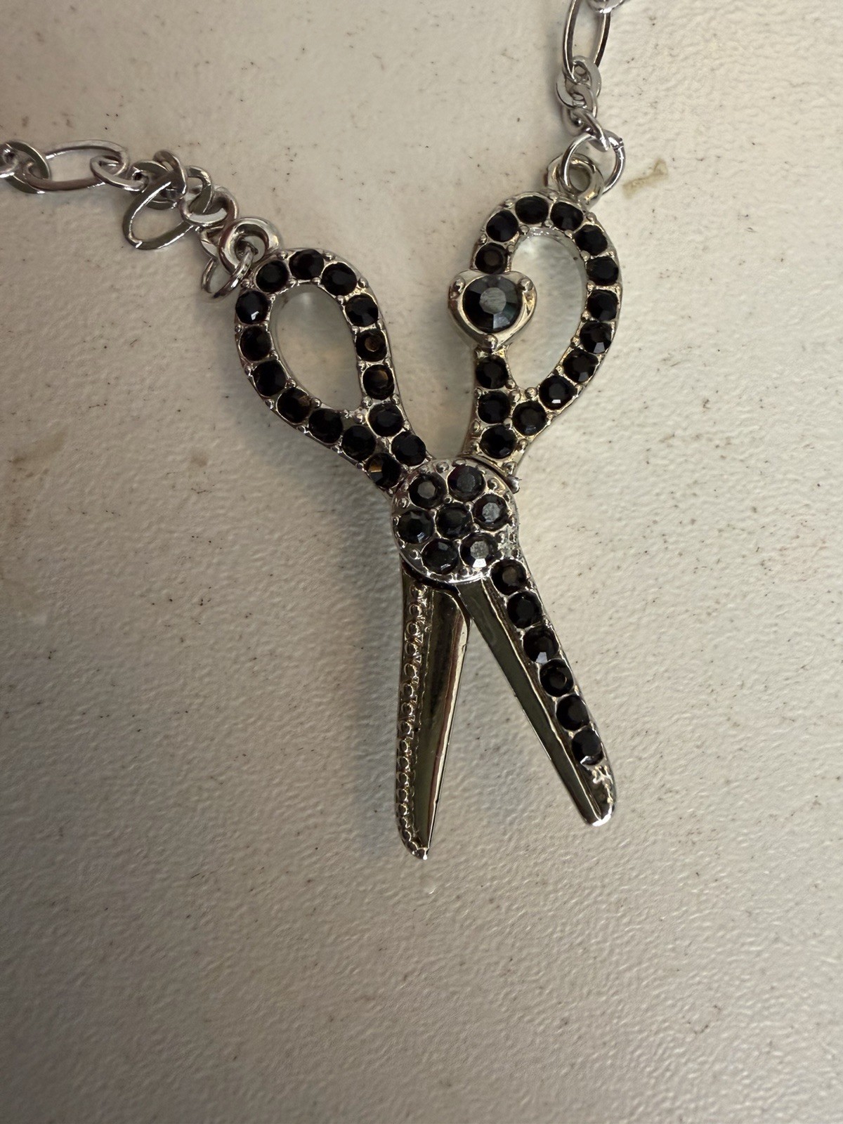 Vintage Magnetic Scissors Necklace Black Rhinestone Silver Tone Hair Stylist 20”