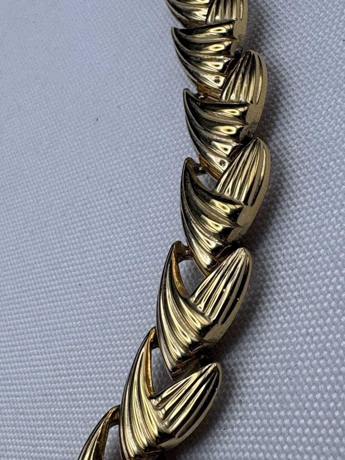 Vintage NAPIER Signed Gold Tone Articulated Necklace Textured Links 17″