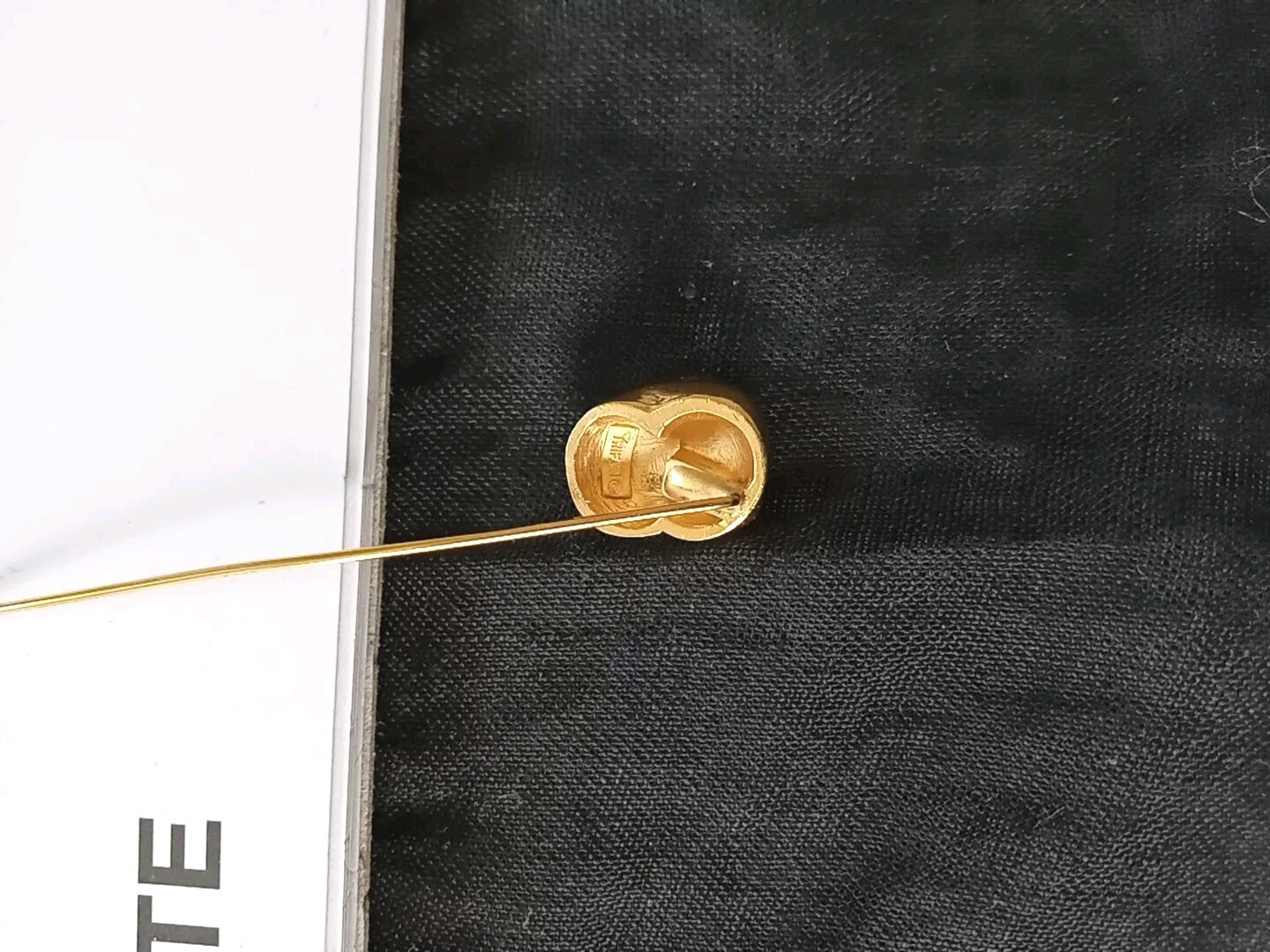 Vintage Crown Trifari Classic Figural Stick Pin, Sculptural Golden Sea Shell 3″