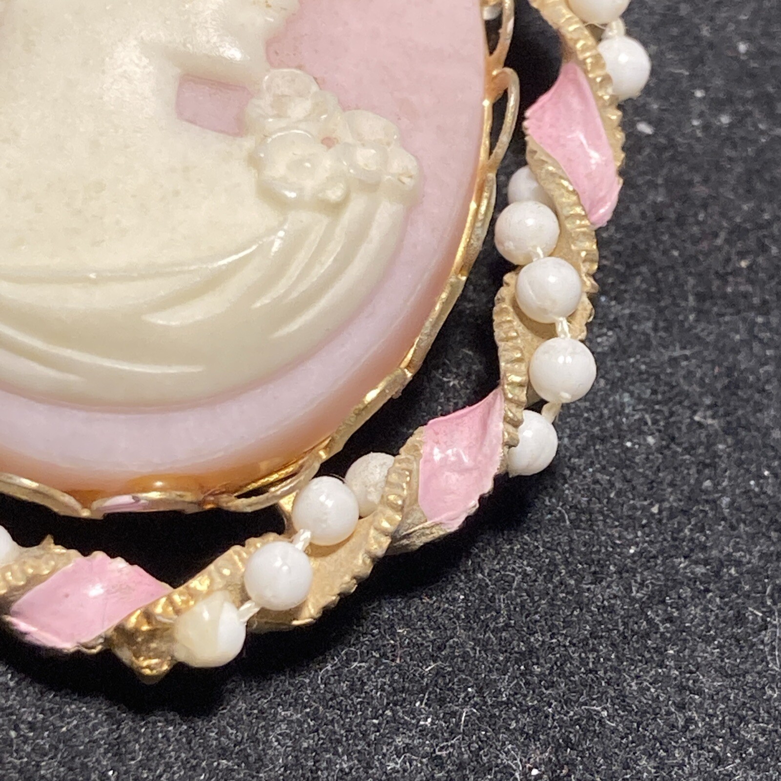 Pink ivory gold CAMEO lg BROOCH tests 12k Gold plate 2.09″ twisted metal faux