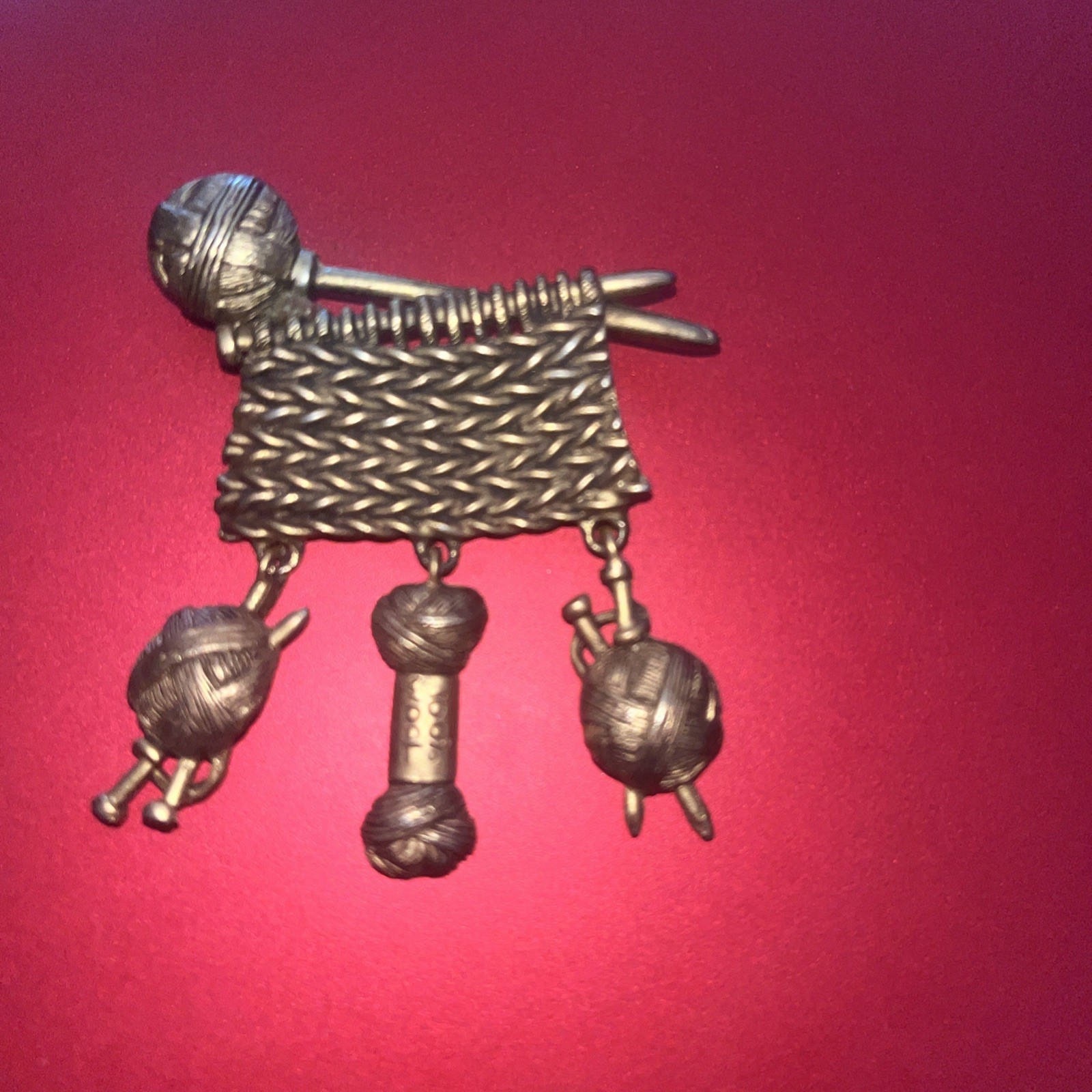 Knitting Kit Dangling Wool Yarn Arts Crafts Knitting Brooch Signed By Danecraft