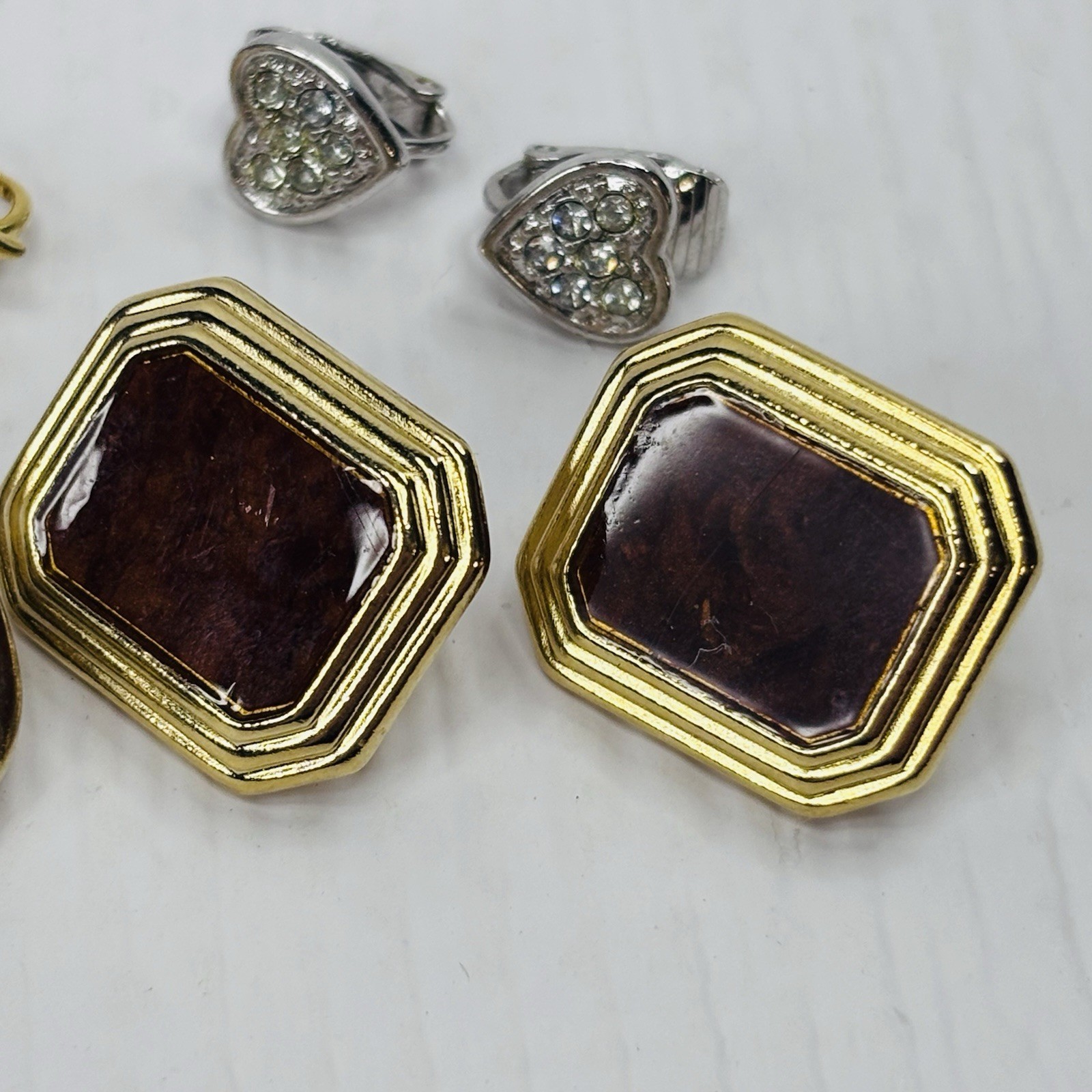 Vintage Jewelry Lot of 4 Pair Clip Earrings AVON & Unbranded B970