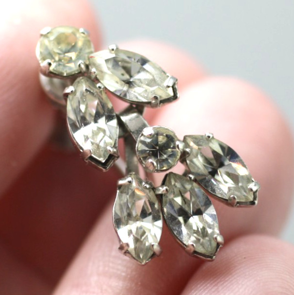 Vintage Krementz Silver Tone Clear rhinestone drop dangle screw back earrings