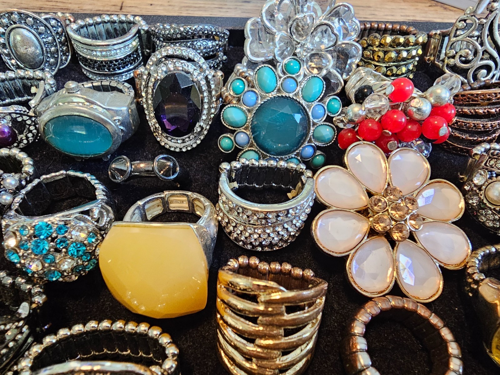 HUGE Lot of 169 Rings All Stretch Bands Rhinestone Retro Fun Colorful Bling!