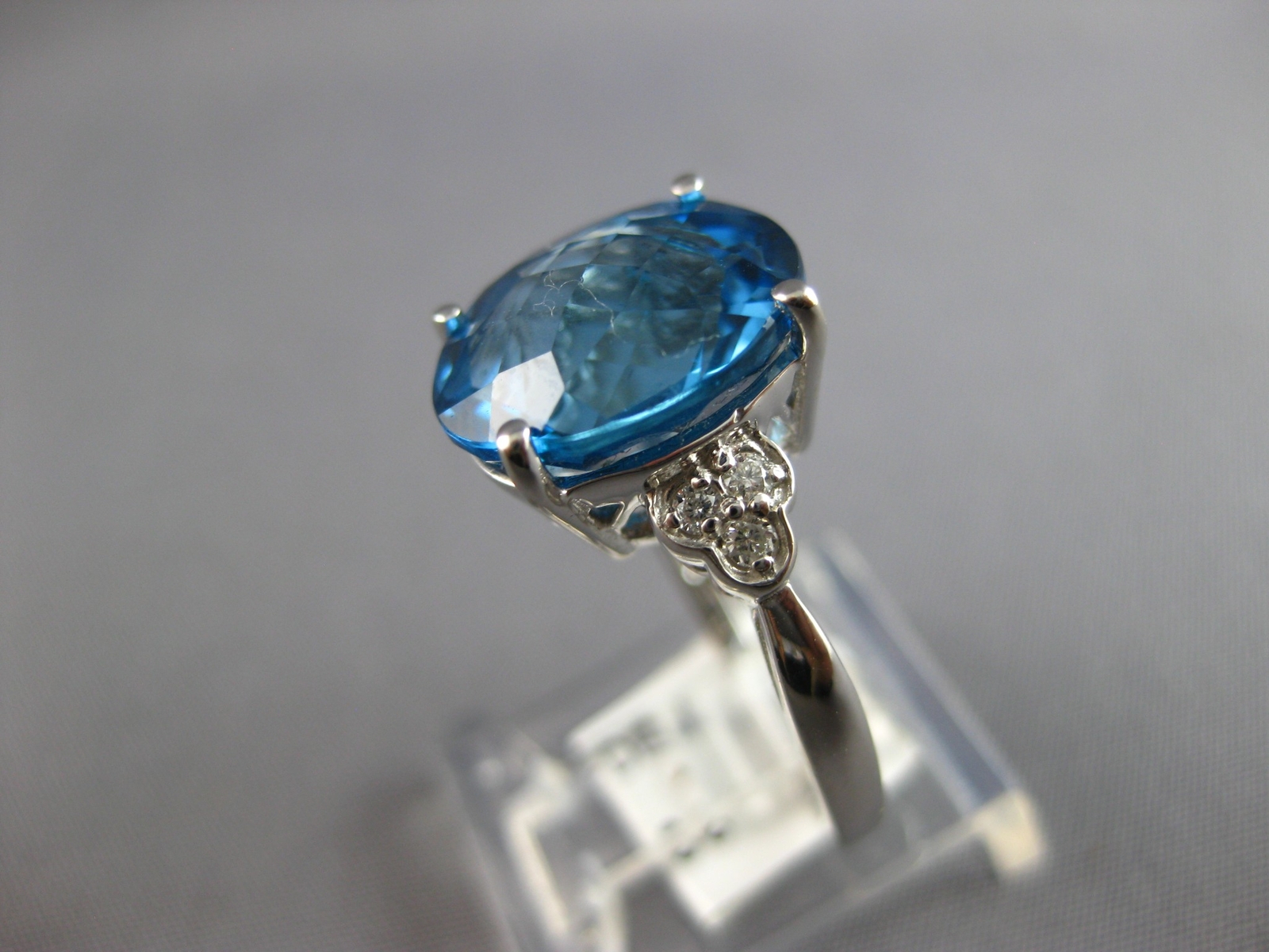 5.24CT DIAMOND & AAA BLUE TOPAZ 14KT WHITE GOLD 3D OVAL & ROUND ENGAGEMENT RING