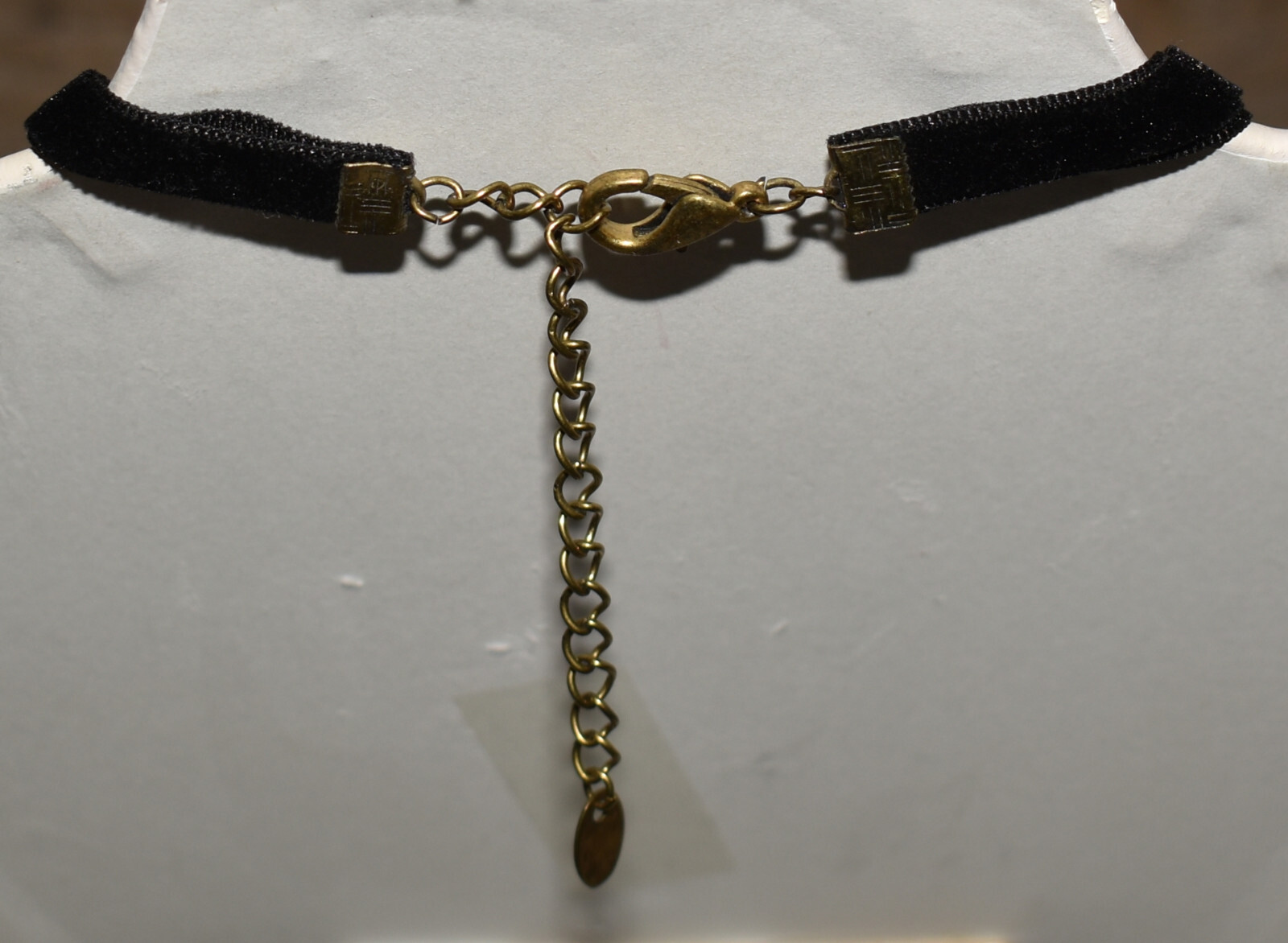 Vintage 1920-50’s Cameo Necklace w Black Velvet Cord & Matching Dangle Earrings