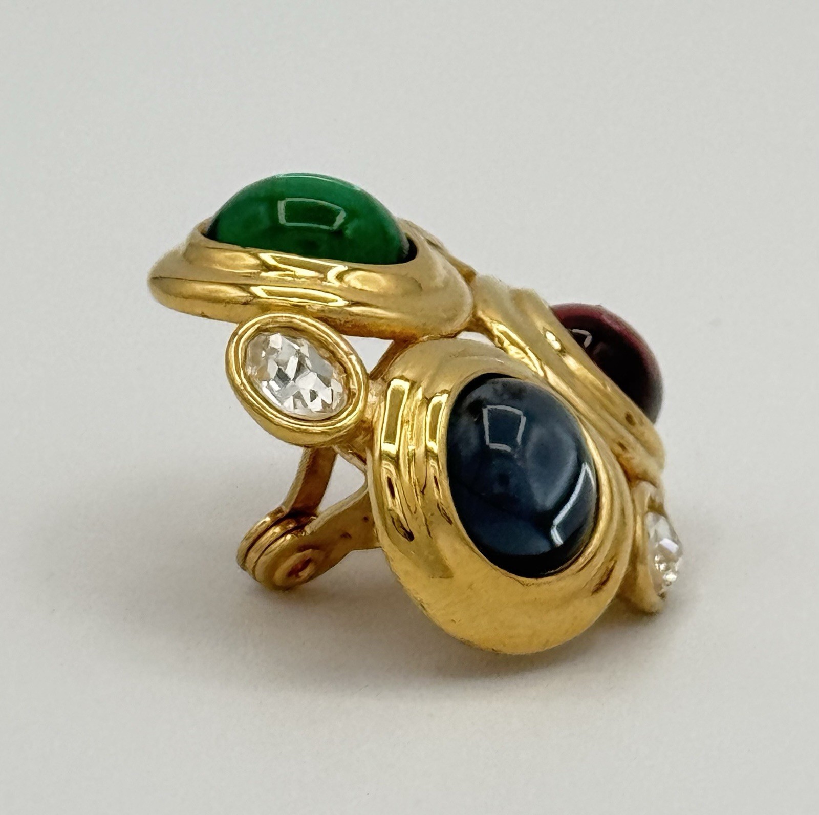 Gorgeous 1980s Monet Signed Gold Tone Gripoix-Style Glass Cabochon Clip Earrings