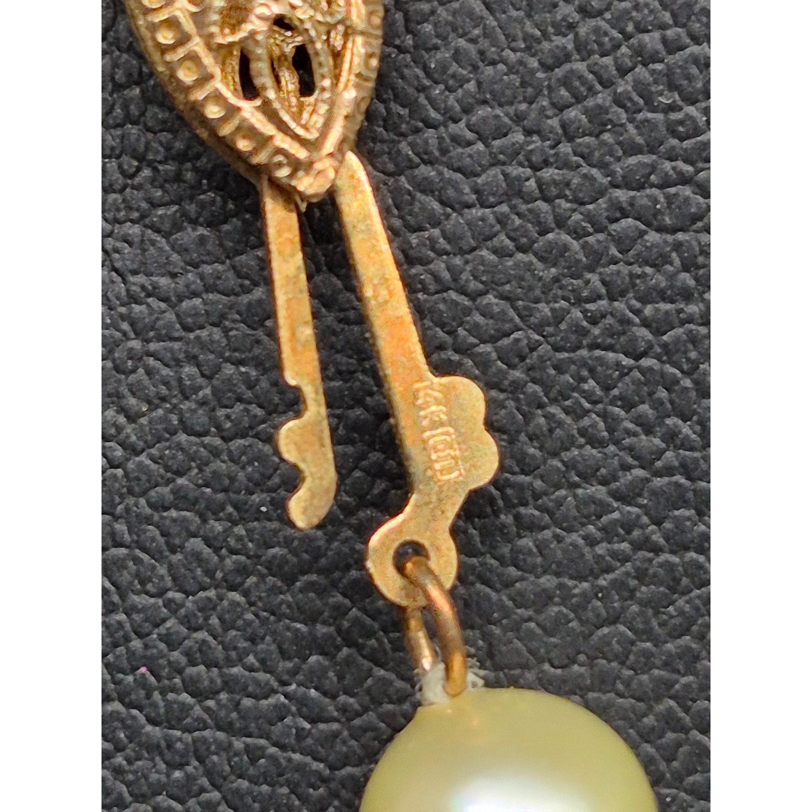 Vintage Necklace Cream Cultured Pearl 14K Yellow Gold Filigree Clasp 18″