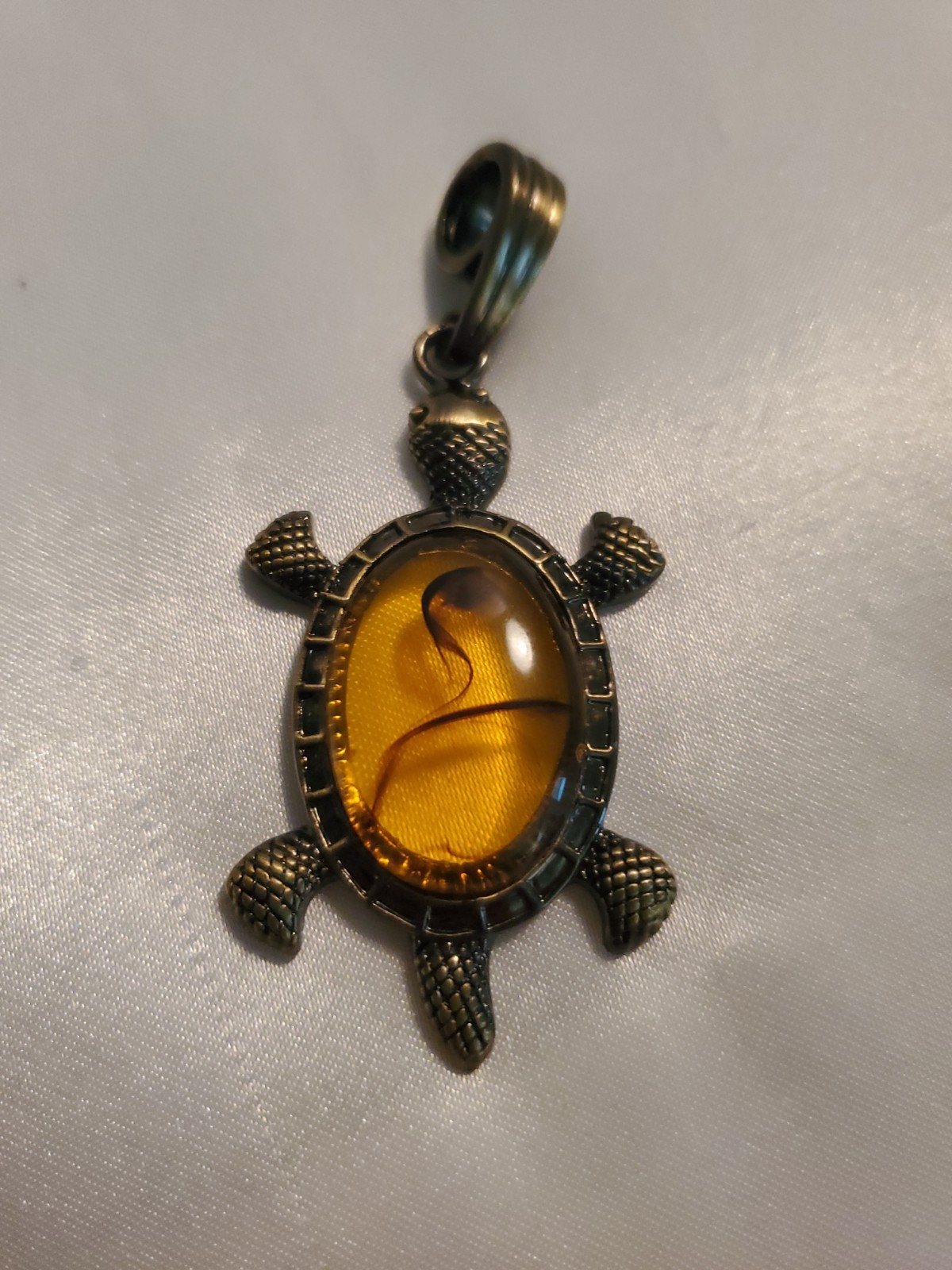 Vintage brass tone amber turtle pendant 3″ with hasp