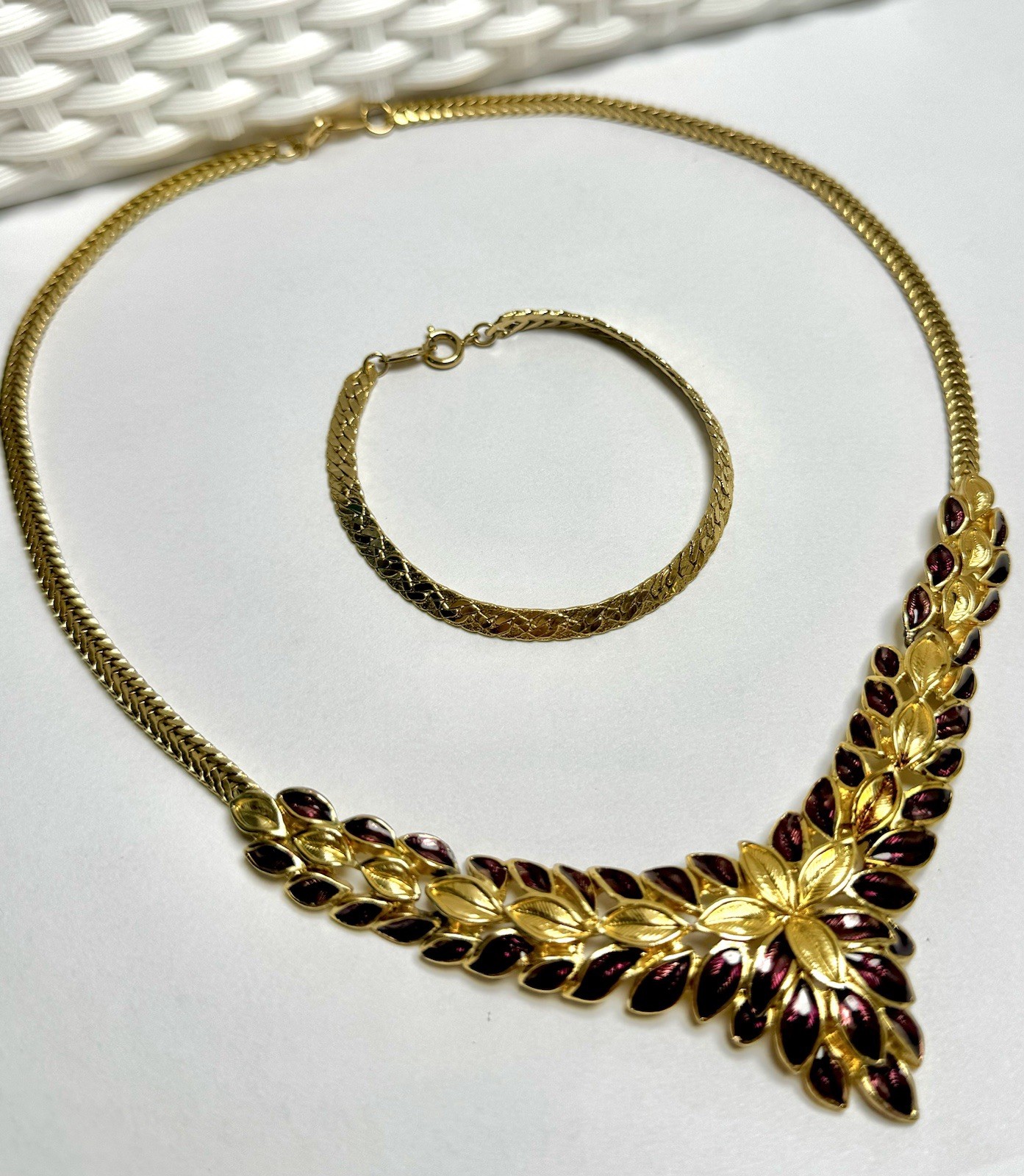 TRIFARI TM GOLD-TONE FINISH AMETHYST ENAMEL FLORAL CASCADING NECKLACE PENDANT