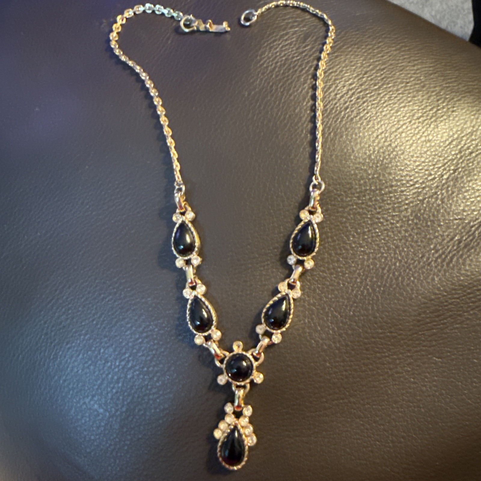 Vintage Black and Gold Toned /Rhinestone Tear Drop Necklace 16”. 57