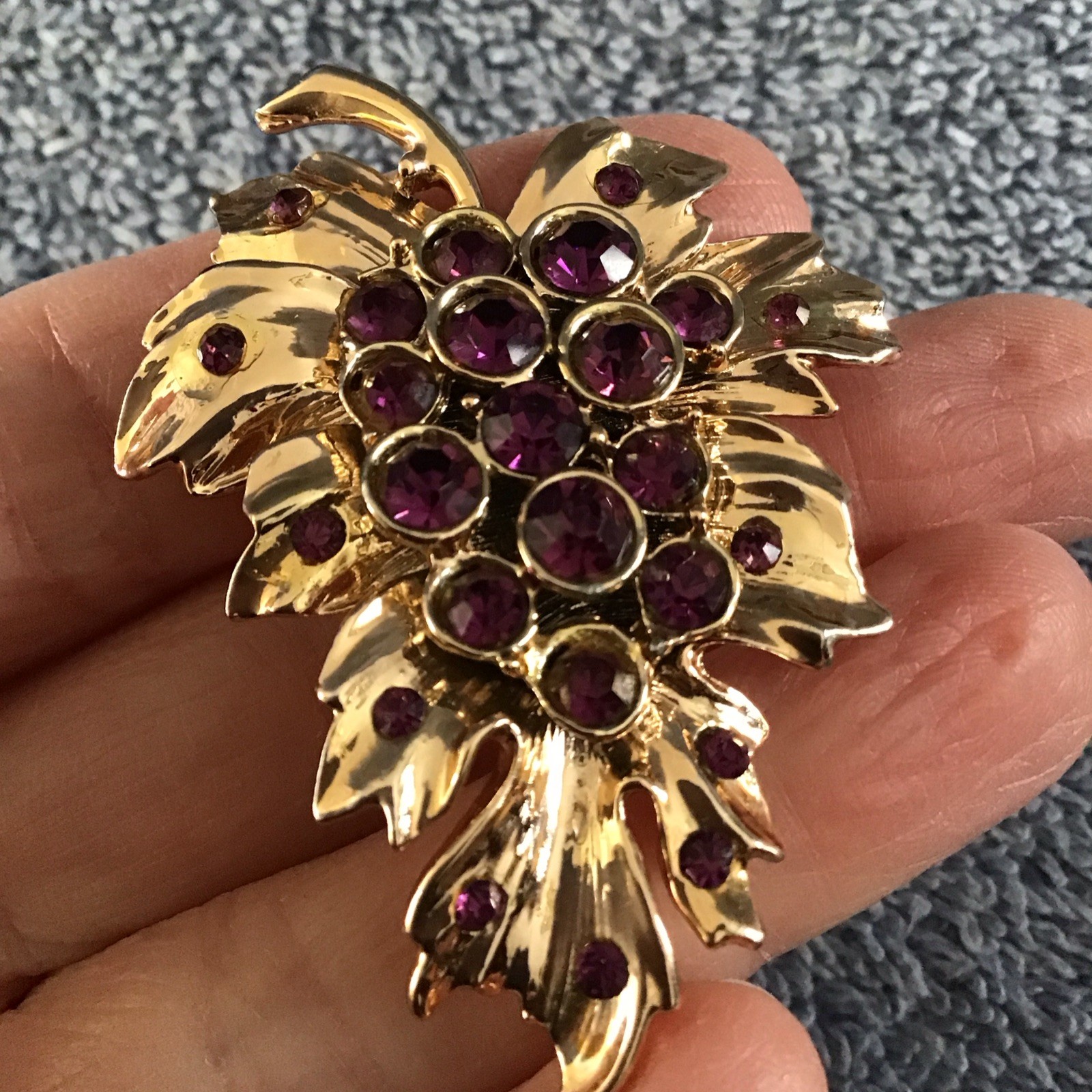 Vtg Grape Bunch Brooch Purple Rhinestone Grapes Fruit Pin Gold Tone Retro