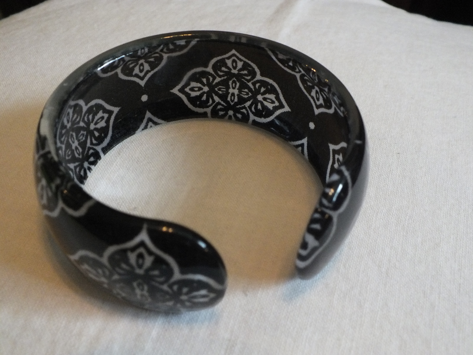 Beautiful Cuff Bracelet Black White Clear Print 1 1/4 Inch Wide 2 1/2 Across WOW
