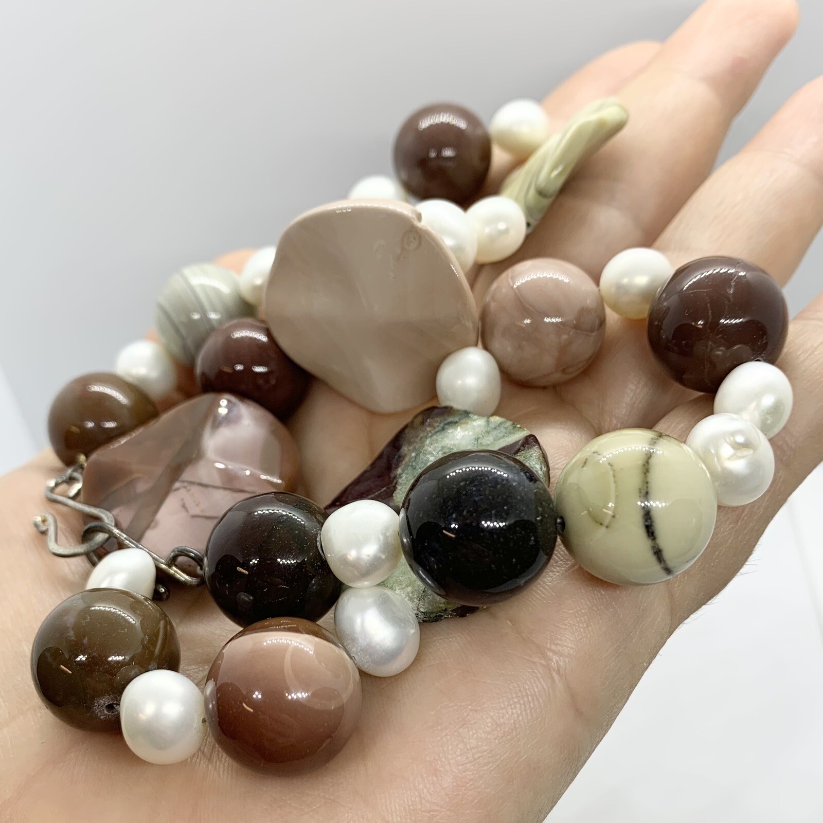 VTG BOHEMIAN NECKLACE CHUNKY MULTICOLOR GLASS STONE PEARL 19” BEADED BOHO BOLD