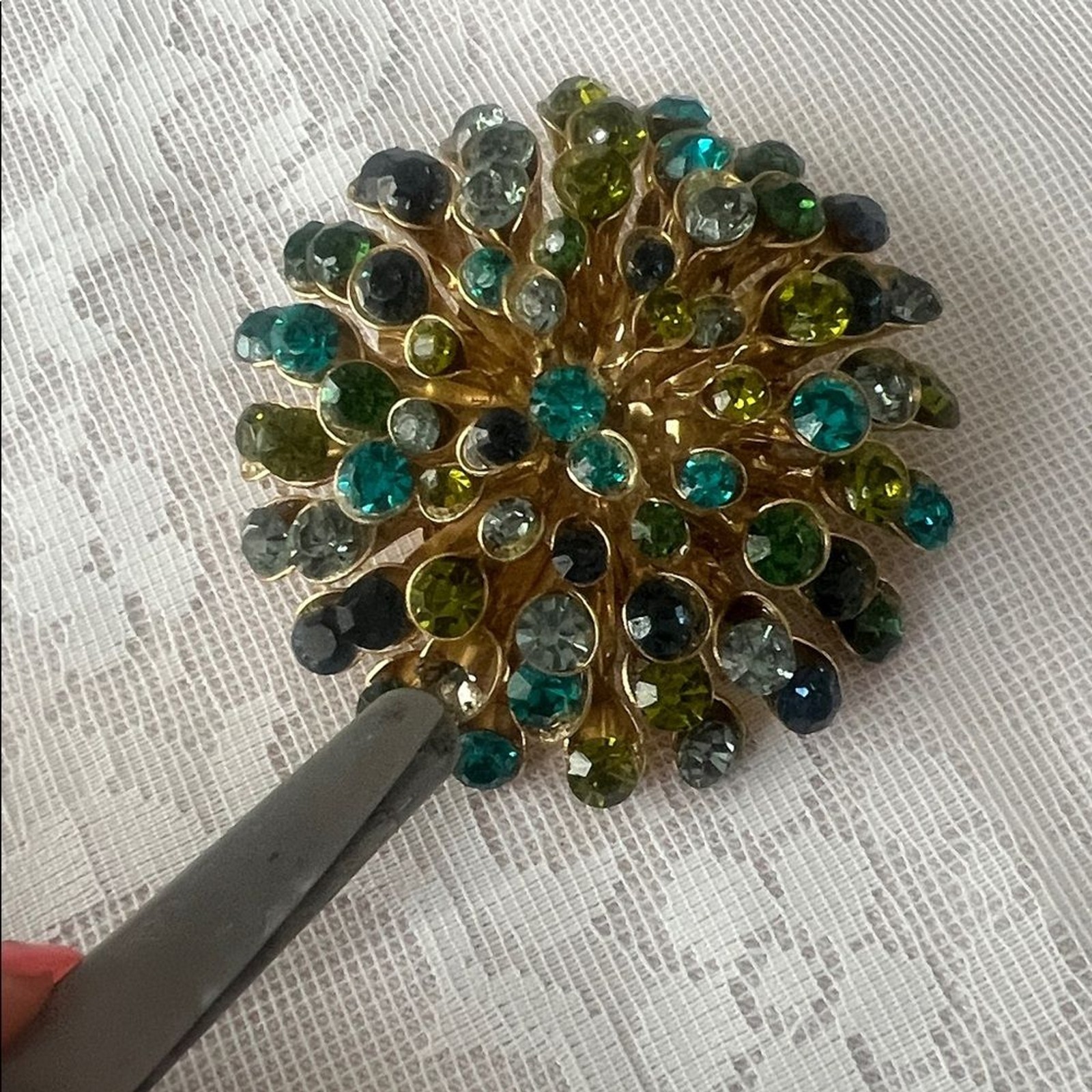 Vintage Starburst 1950/60’s dome shaped crystals brooch 2.5”unsigned
