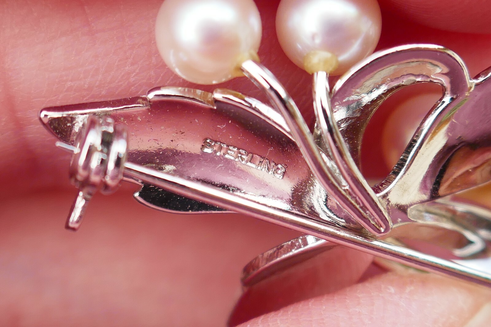 Vintage Sterling Silver & 5.3mm Pearl Spray Designed Brooch / Pin – 4.9g.