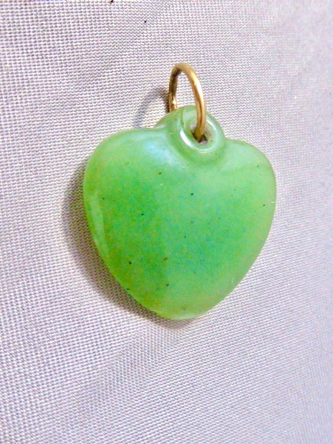 VINTAGE 14K YELLOW GOLD BAIL MINED CARVED HEART JADE PENDANT NATURAL JADE