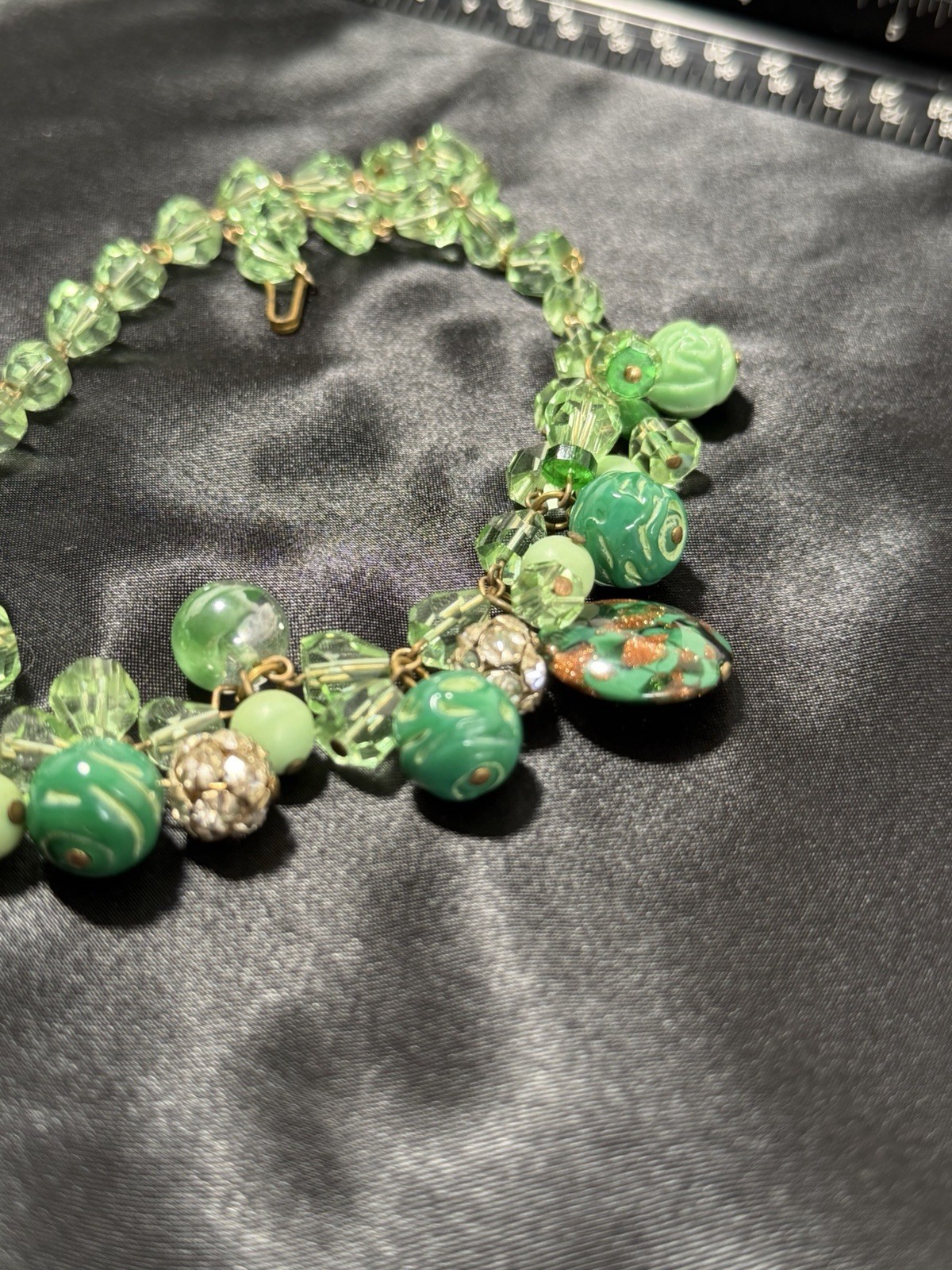 Stunning Vintage Green Bauble Faceted Czech Glass Necklace 16”