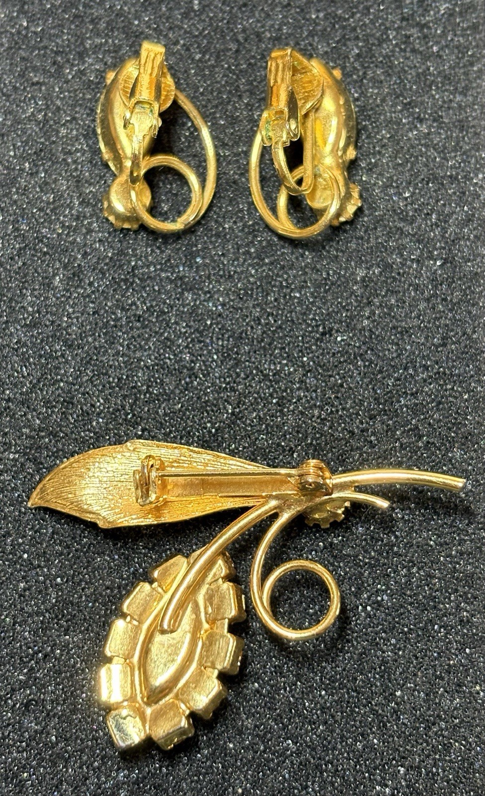 Amber Yellow Rhinestone Pin Brooch With Matching Clip-on Gold Tone Earrings