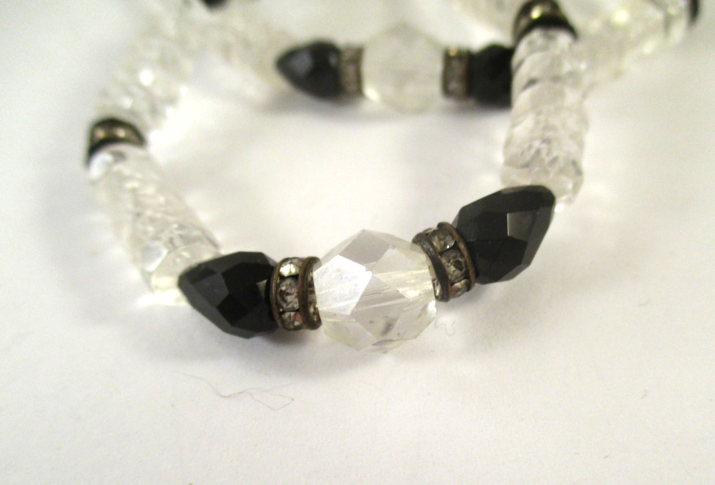 Vintage BLACK & CLEAR GLASS RHINESTONE RONDELLE BEADED NECKLACE 31-1/4″