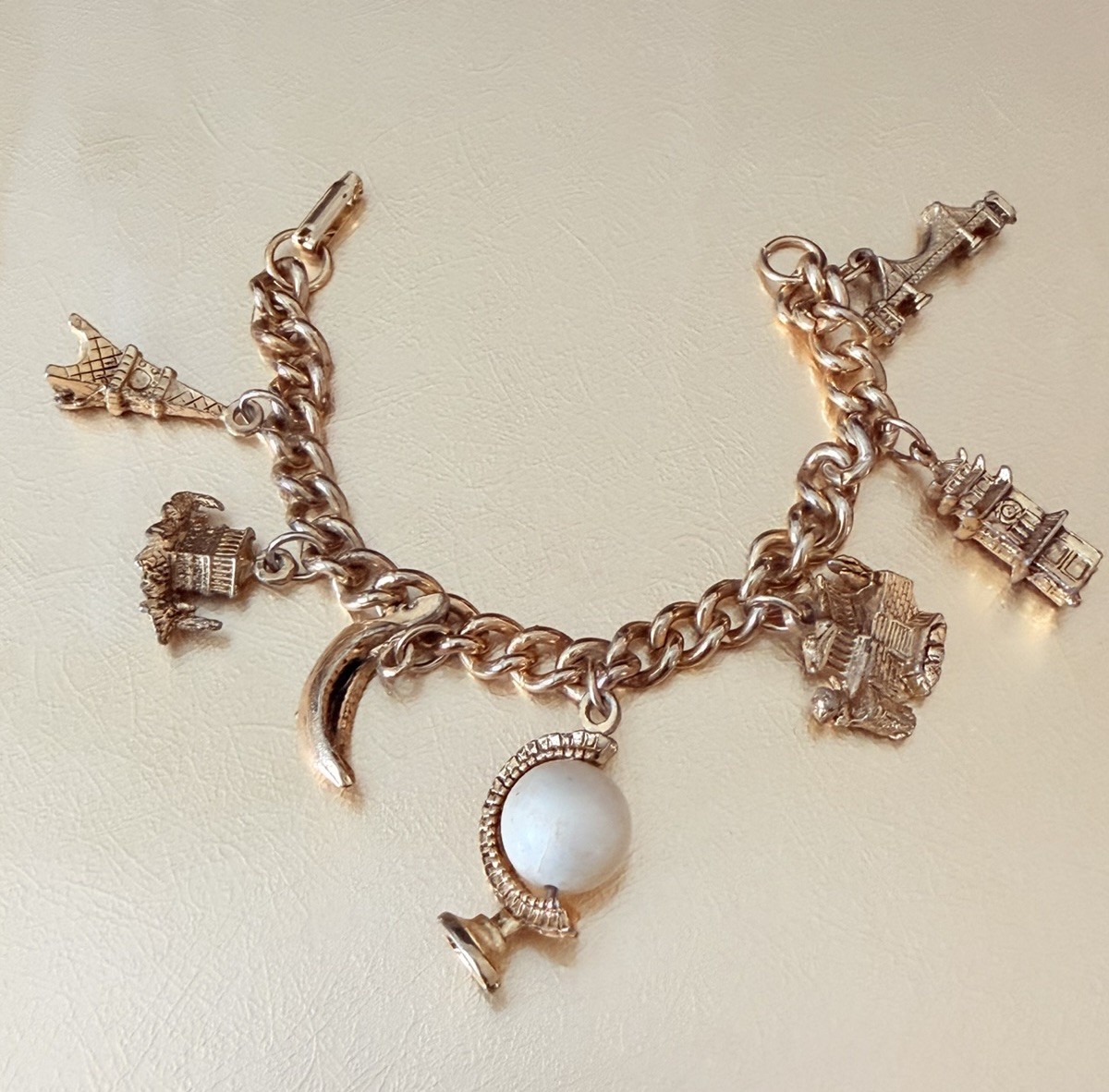 Fun Vintage Gold Tone World Travel Charm Cable Bracelet 7″