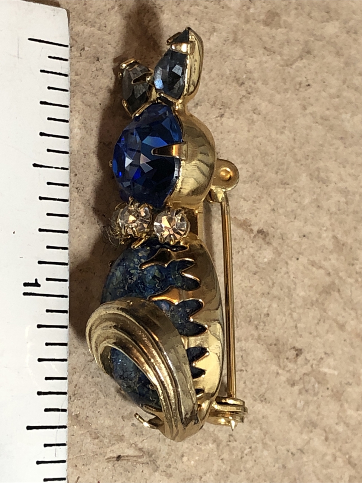Vintage Gold tone Kitty Cat Blue Foiled Oval Dome Tummy Rhinestone pin 39mm