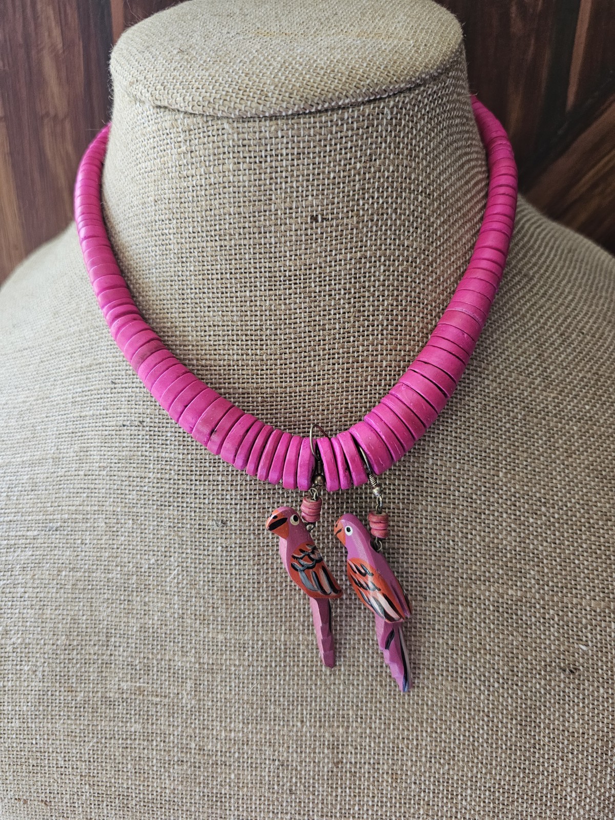 Vtg Wood Flat Pink Bead Necklace Barrell Clasp 17″ Tropical W Parrott Eearings
