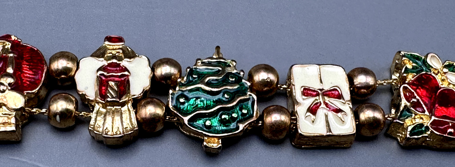 VINTAGE GOLD TONE, RED, WHITE, GREEN CHRISTMAS THEME BRACELET B6