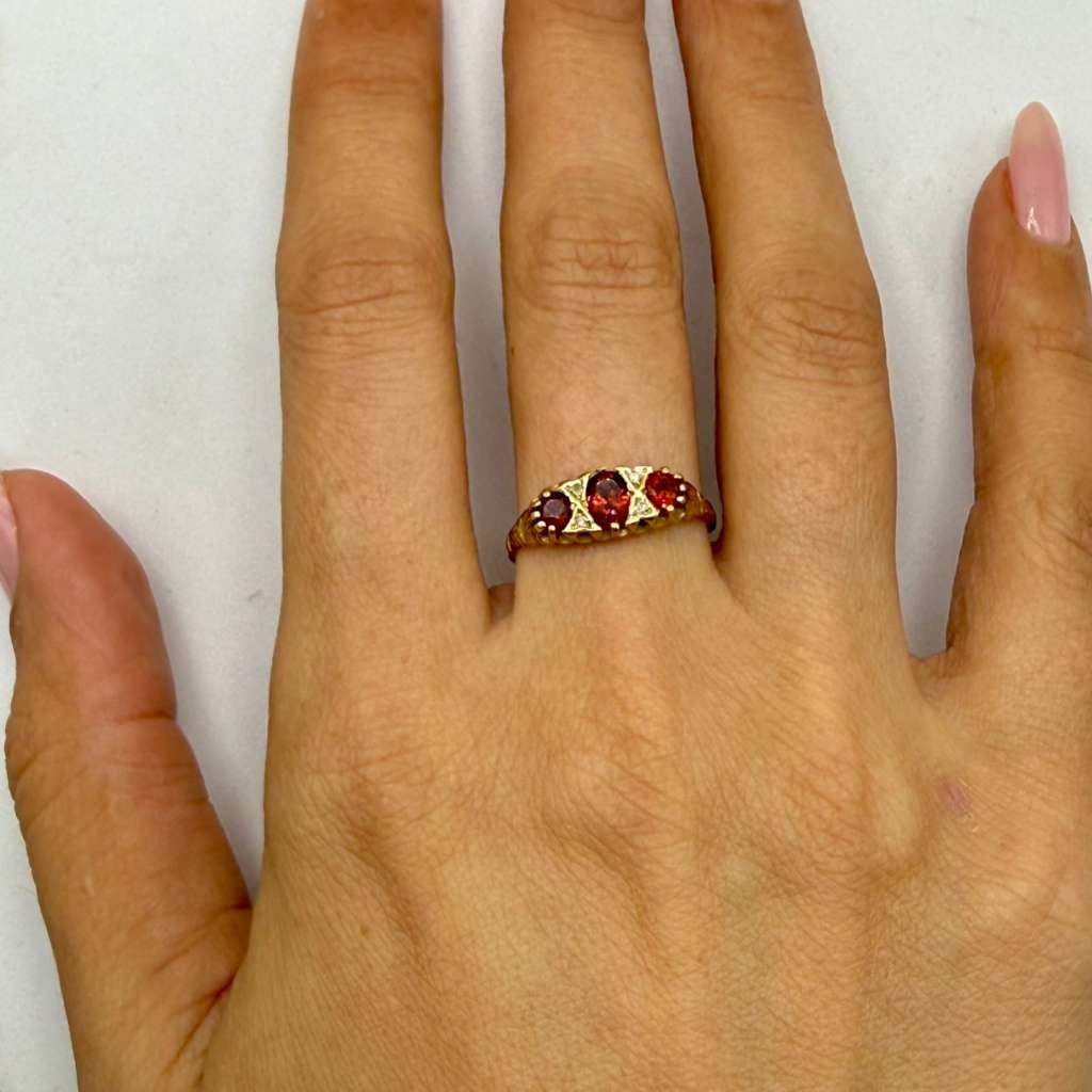 Vintage 9k Solid Yellow Gold Garnet Diamond Pierced Setting Ring, Size 7.25