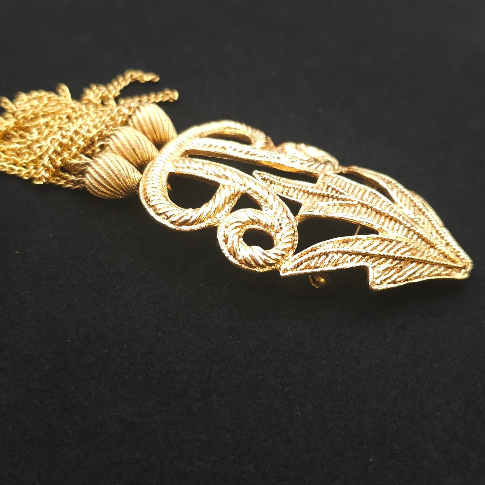Designer Carol Dauplaise 4″ Tassel Brooch Statement Gold Tone Vtg Knot Dangle