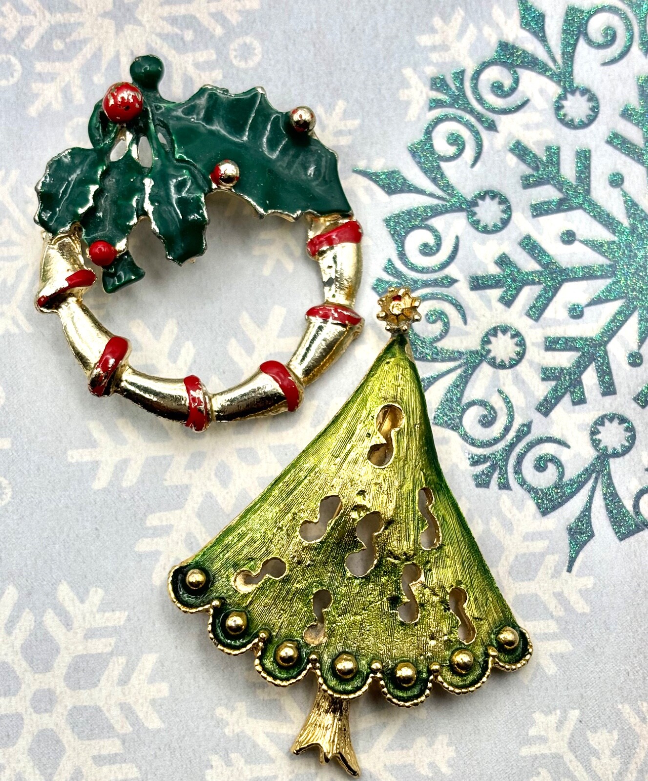 LOT OF 2 VINTAGE HOLIDAY PINS,CHRISTMAS BROOCHES,FESTIVE TREE,CELEBRATE,COLLECT