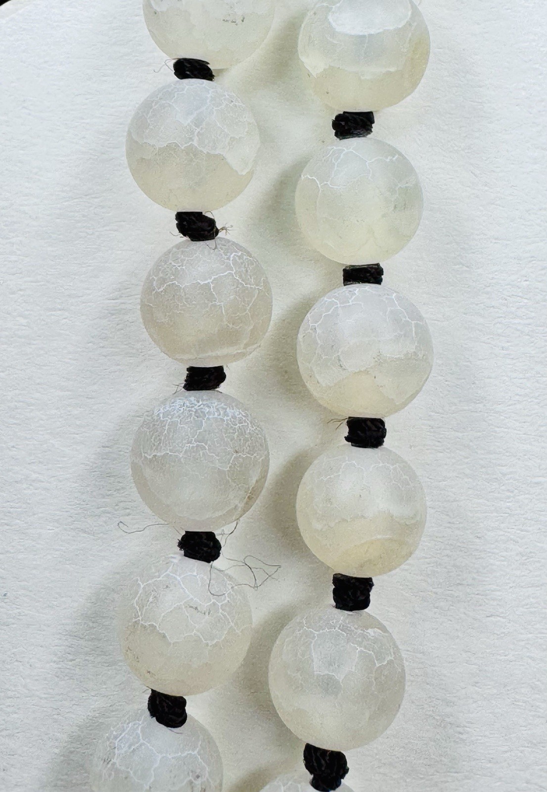 Vintage Frosted Crackle Chalcedony Beaded Necklace 34” UV Reactive 8 mm 66 Grams