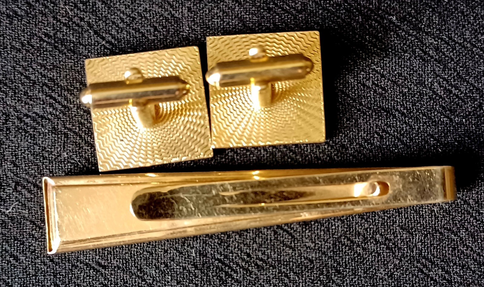 Elegant VTG Mother of Pearl Square Gold Tone Cuff Links Coordinating Tie Clip