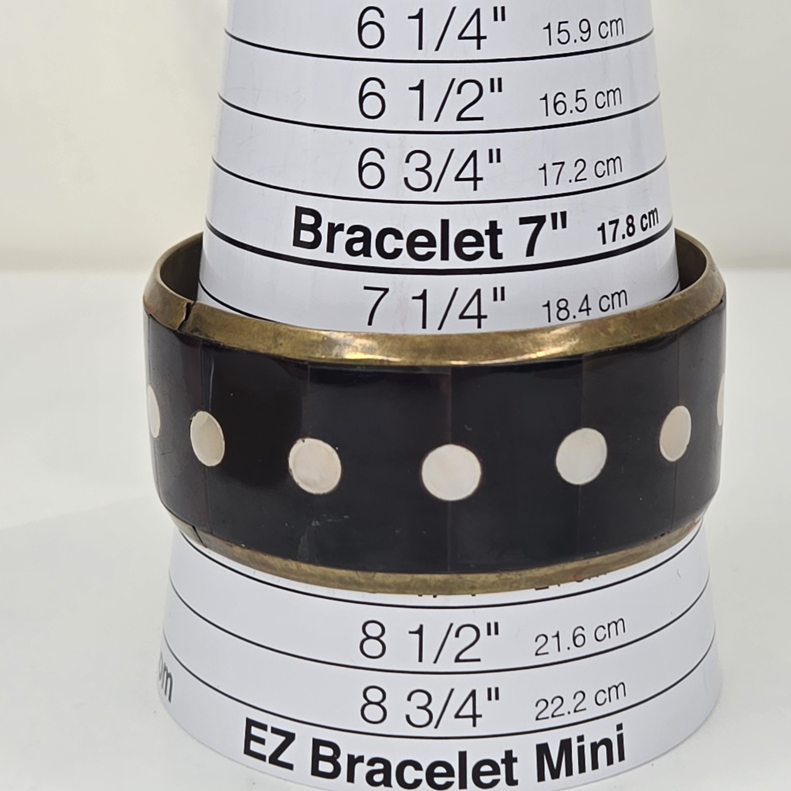 Vintage 8 Inch Gold Tone Metal Black Stone And White Shell Inlay Bangle Bracelet