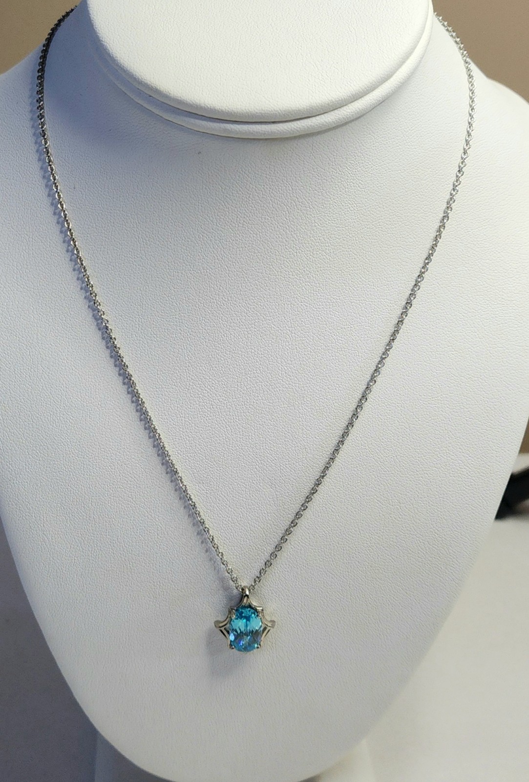 Vintage Silver-Tone Pendant Necklace Oval Cut Blue Stone