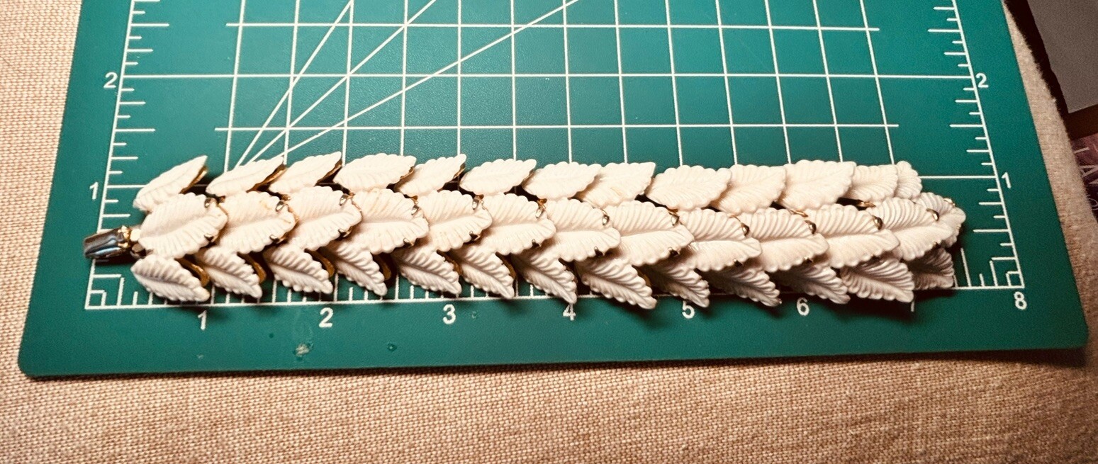 Vintage White Lucite Leaf Link Articulated Bracelet 3 Row ~ 7.25”