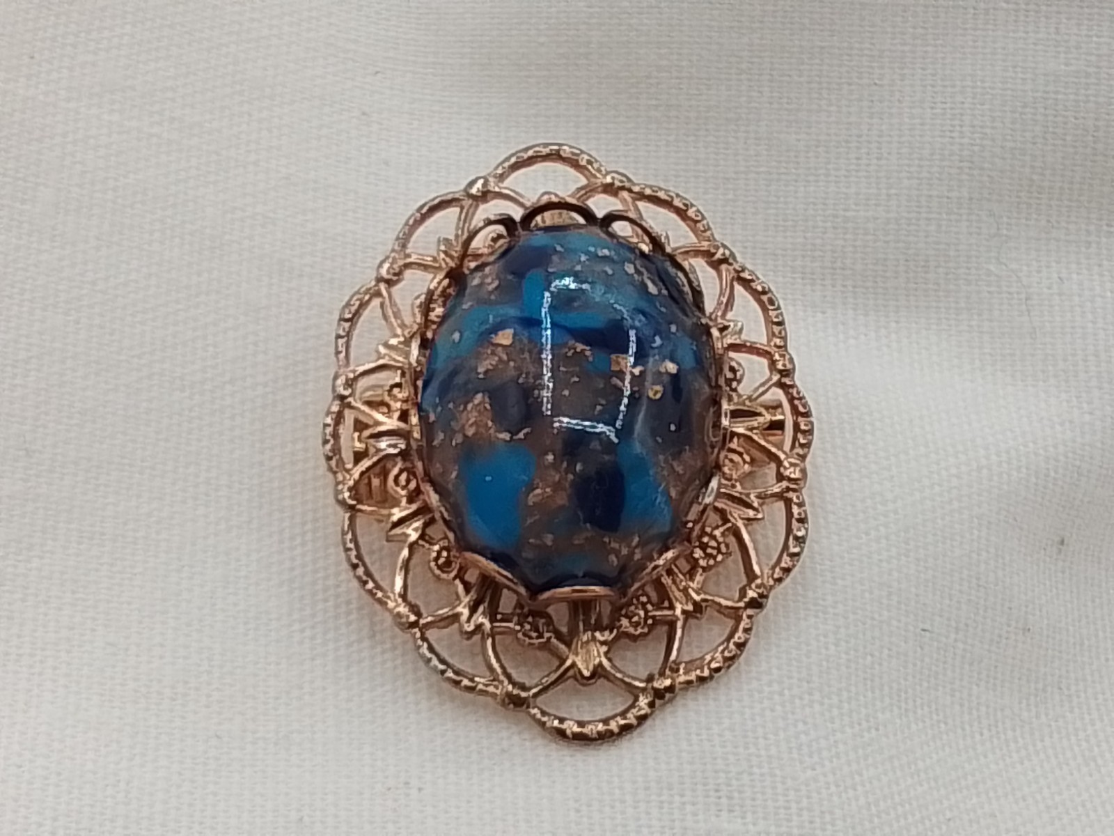 BLUE & GOLD FOIL ART GLASS CABOCHON SET IN FILIGREE FRAME VINTAGE ESTATE PIECE