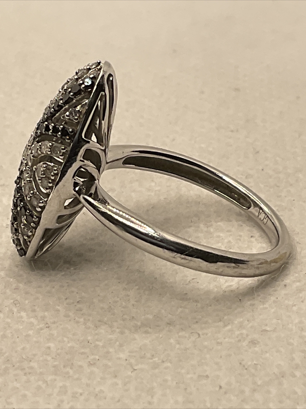 VINTAGE Solid 10K White Gold Black & White Diamonds DOME Style Ladies Ring 4gr.