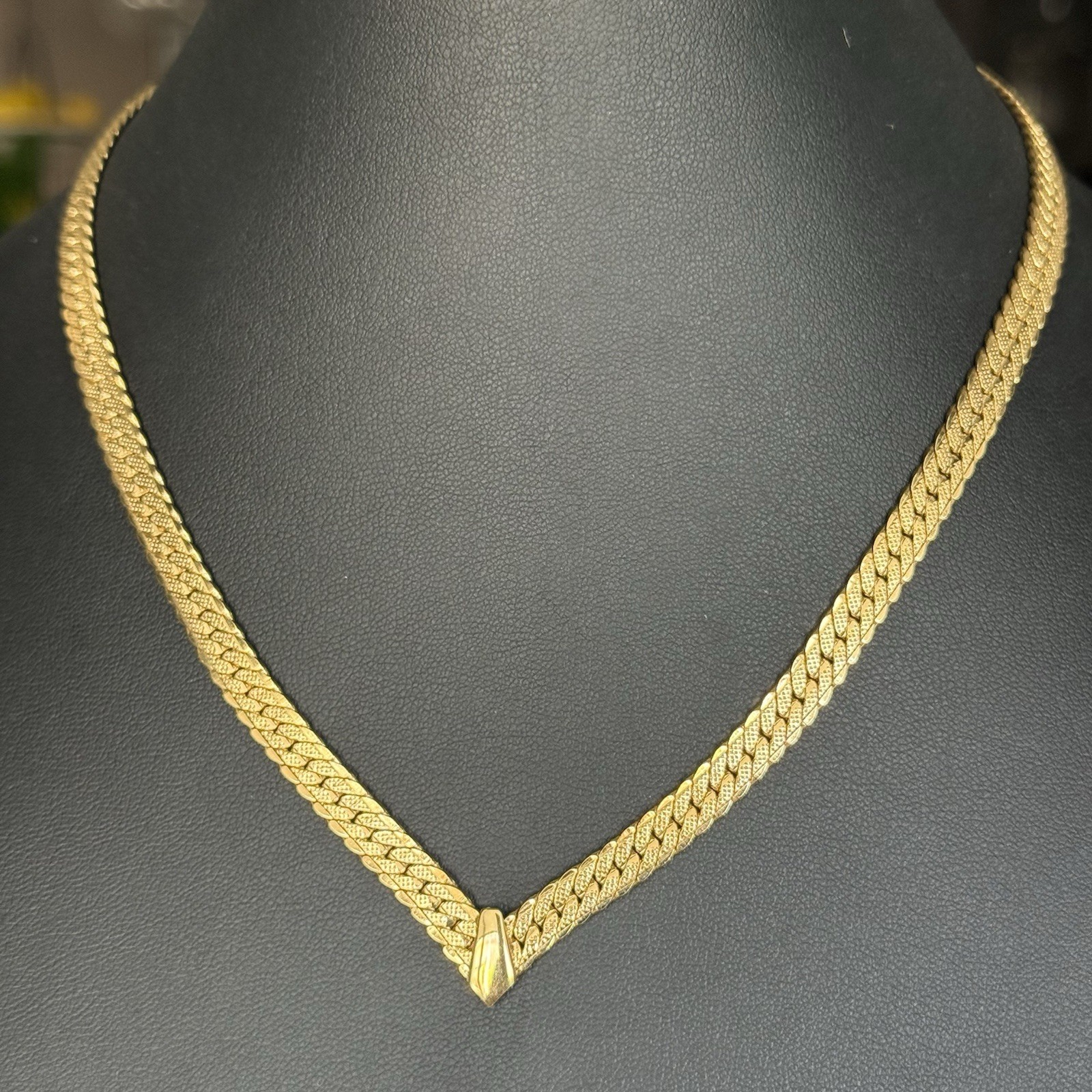VTG. 1980’s SHINY GOLD TONE V DROP 6mm HERRINGBONE CHAIN NECKLACE 17.5”