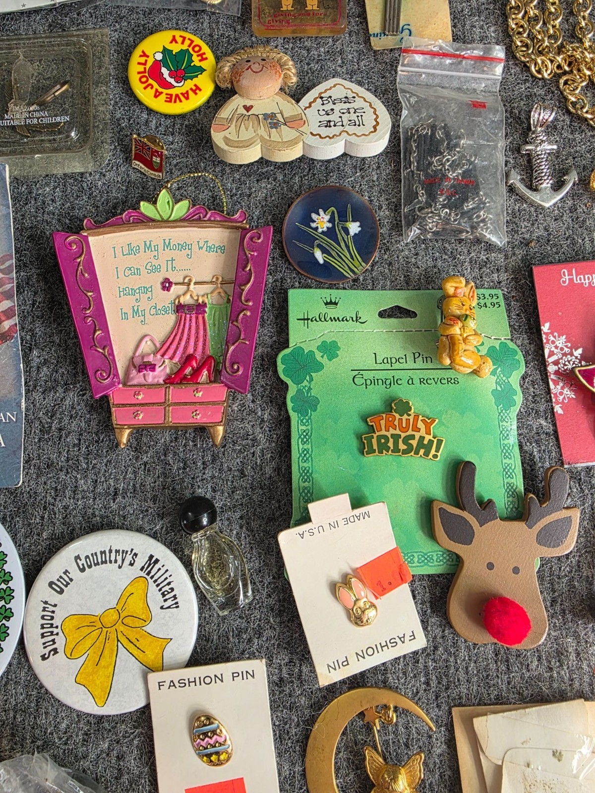 Vintage Jewelry Collectibles Lot Pins Ornaments Necklaces Bracelets Holiday