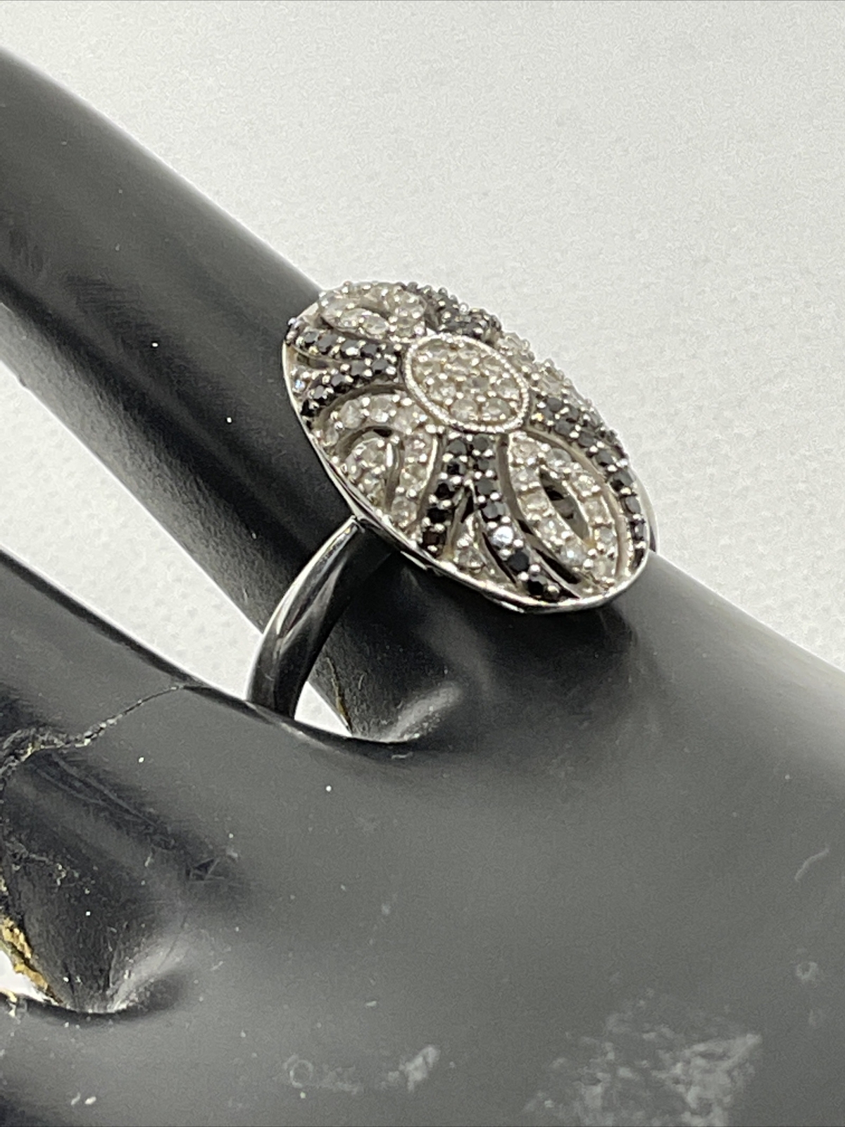 VINTAGE Solid 10K White Gold Black & White Diamonds DOME Style Ladies Ring 4gr.