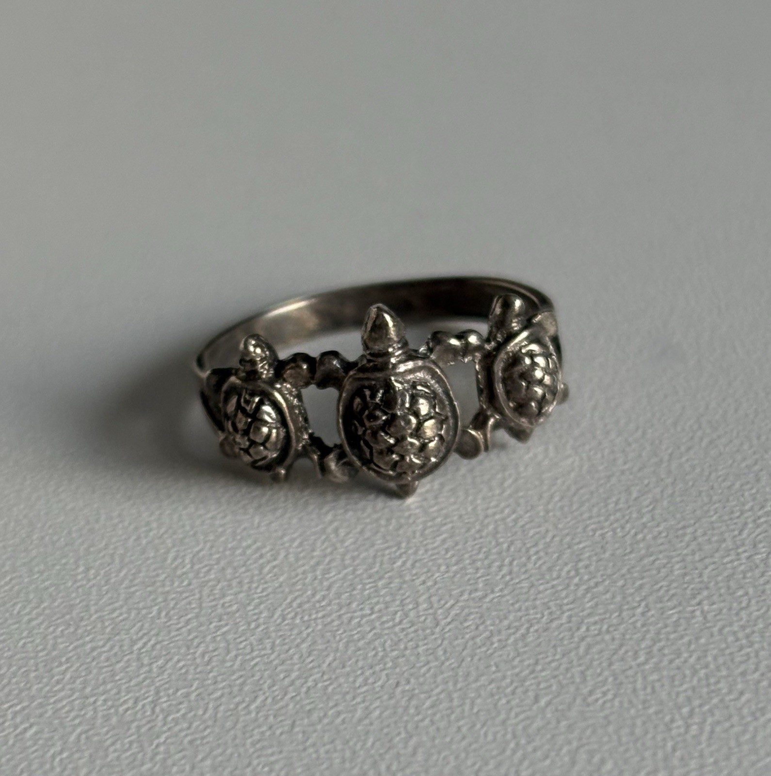 Vintage Sterling Silver Turtle Band Ring Size 8.5 Three Detailed Turtles 925