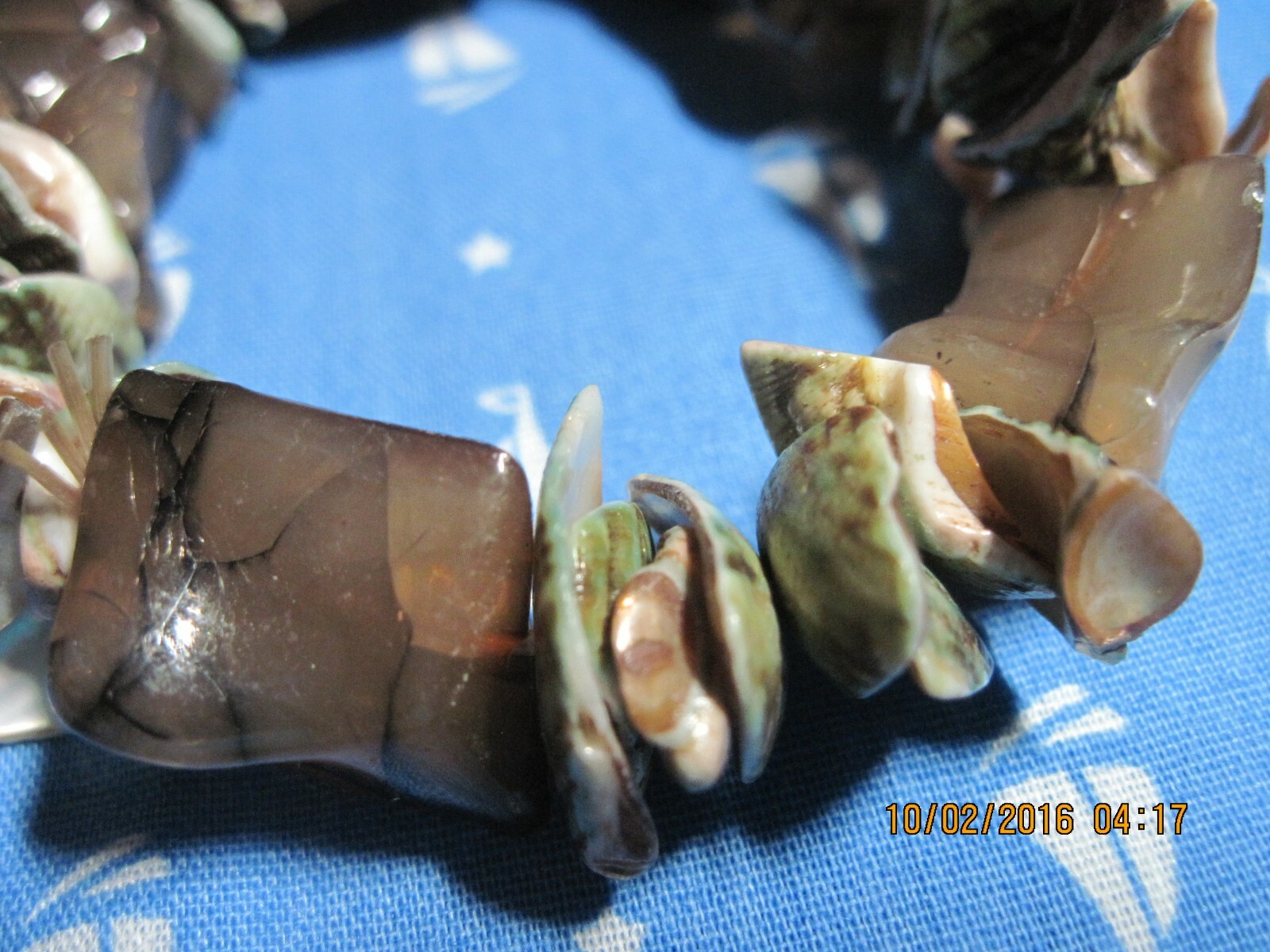 BEAUTIFUL GREEN,GOLD & PEACH CURLY SHELL & BROWN/BLACK LUCITE BRACELET…#9621
