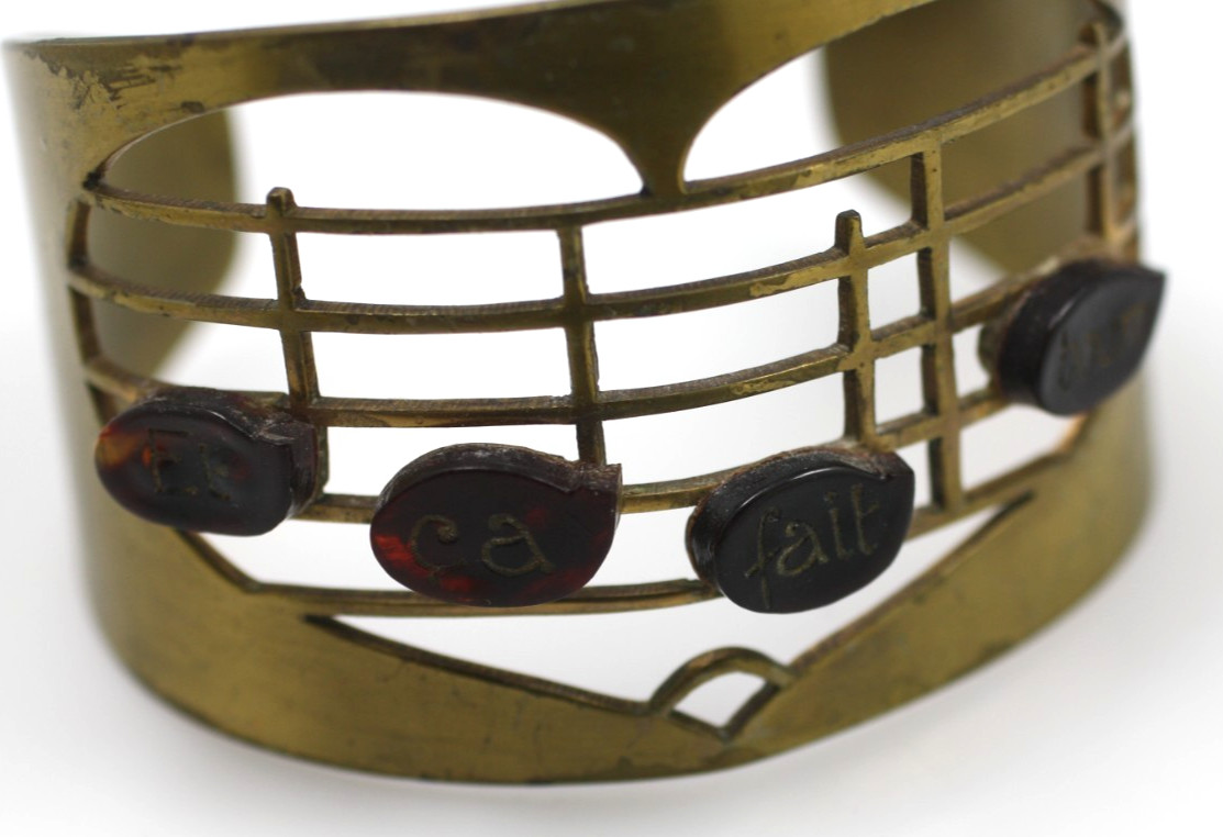 Vintage 40’s wide brass cuff Musical notes heart shape Et ca fait boum bracelet
