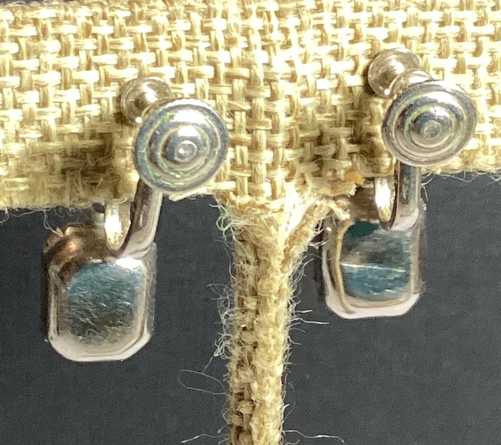 VTG PAIR OF CLEAR DROP-DANGLE RHINESTONE SCREWBACK EARRINGS GORGEOUS SILVERTONE