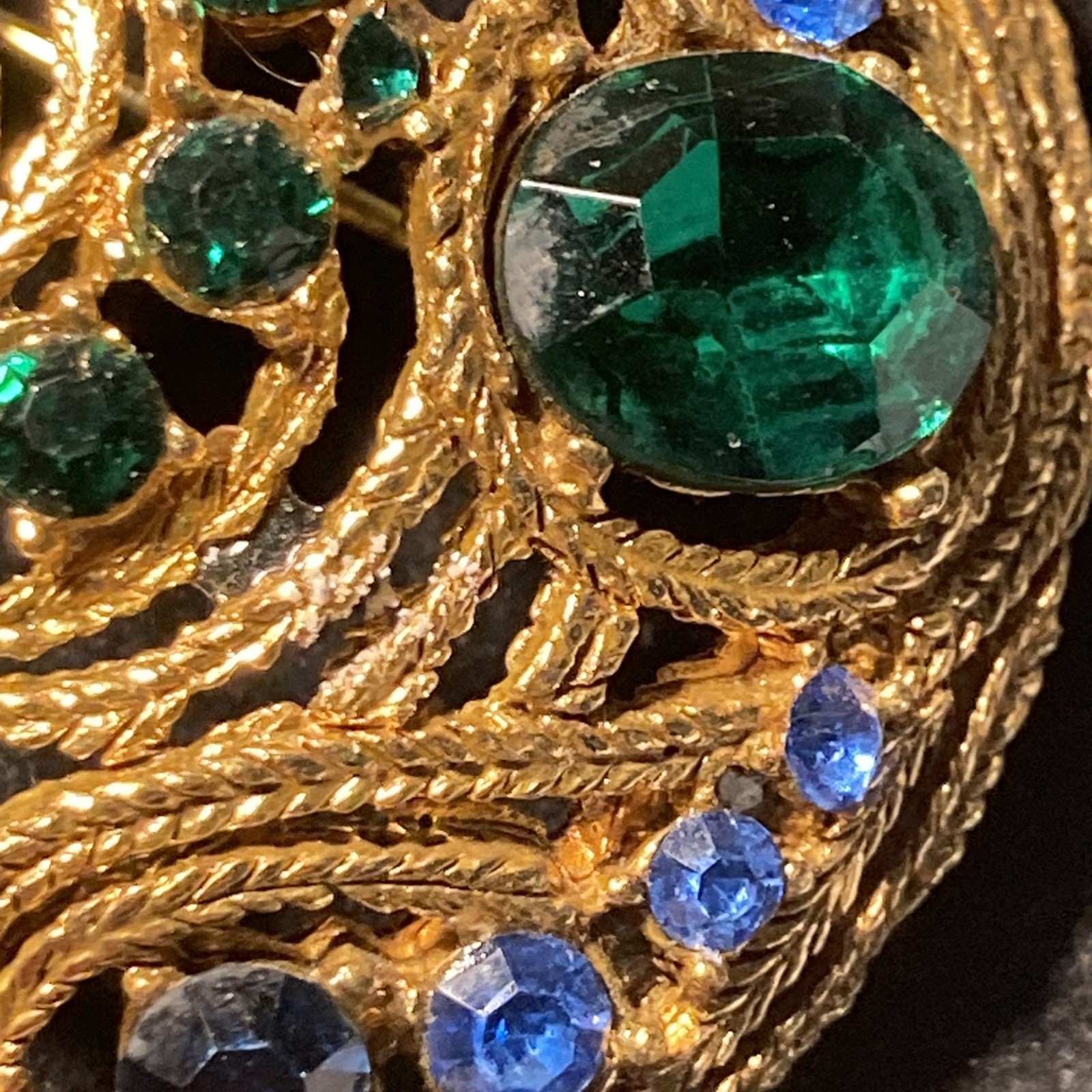 LaRoco 1950s Circular Brooch Colorful Gold Tone Rhinestones Textured Gold Plate
