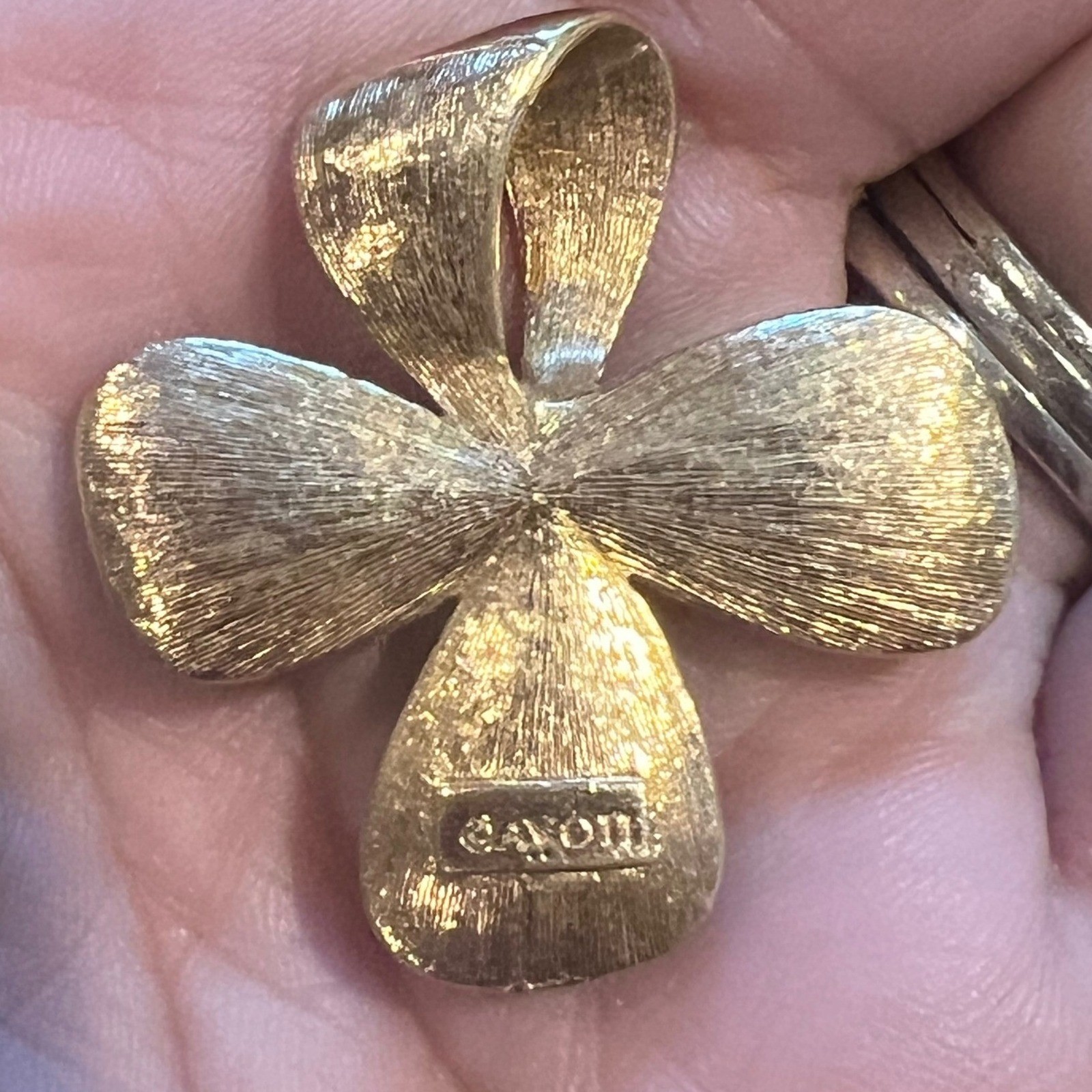 Vtg Avon Gold Tone Pastel Faux Stone Flower Hidden Bail Pendant 80s Cottagecore