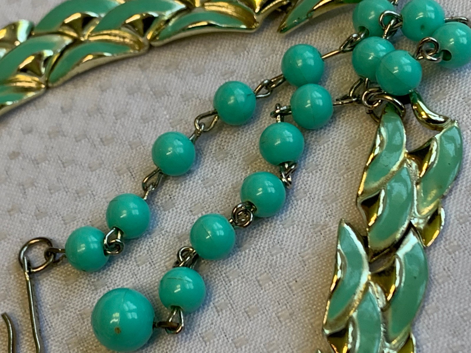 Vtg Coro Necklace 16.5″ Fashion Jewelry Sea Green Enamel Beaded Hook Clasp *READ