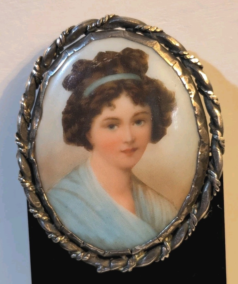 Antique Portrait Brooch – Romantic Lady Under Glass, Likely Silver Frame